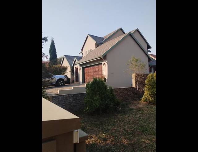 3 BEDROOM TOWNHOUSE FOR SALE IN KOSMOSDAL